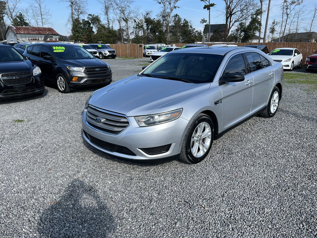 2015 Ford Taurus SE's photo